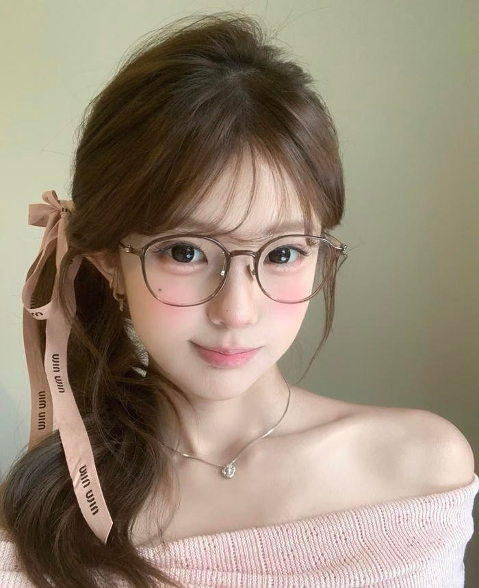 Ảnh gái xinh 2k3 thần sắc cuốn hút trong khung hình