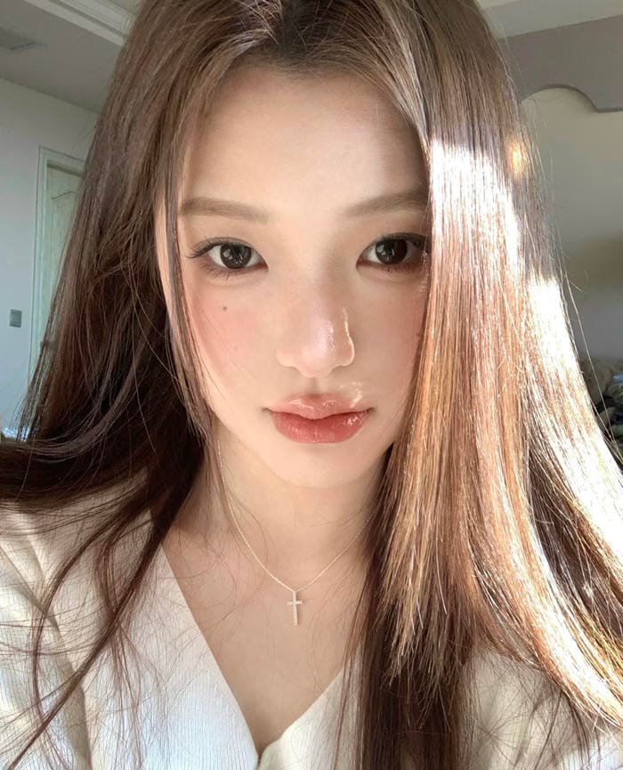Ảnh gái xinh 2k5 ánh nhìn ấn tượng khi chụp