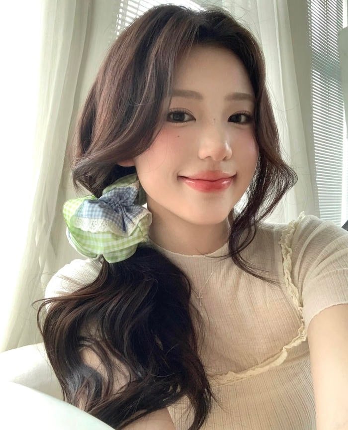 Ảnh gái xinh 2k5 ánh nhìn ngọt ngào khi pose