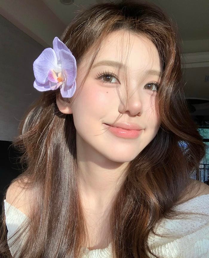 Ảnh gái xinh 2k5 diện outfit giản dị chụp ảnh