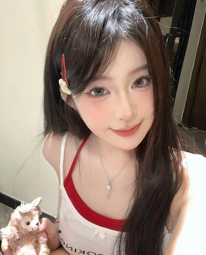 Ảnh gái xinh 2k7 bối cảnh quen giúp người xem dễ đồng cảm