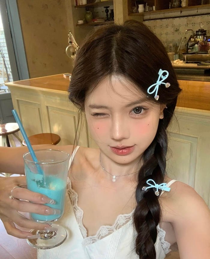 Ảnh gái xinh 2k8 gương mặt dễ mến tạo cảm giác gần gũi