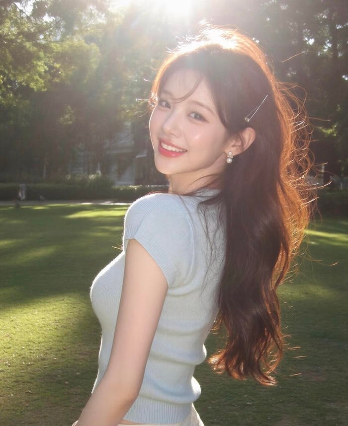 Ảnh gái xinh 2k8 gương mặt tươi tắn phù hợp nội dung trung tính