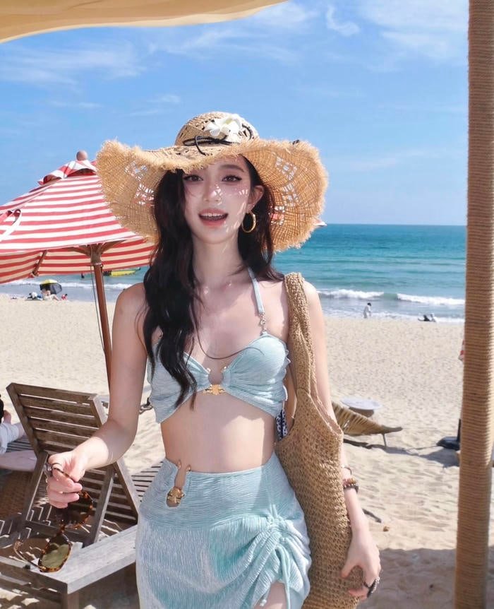 Ảnh gái xinh Trung Quốc mặc bikini khoảnh khắc thư giãn không gượng ép