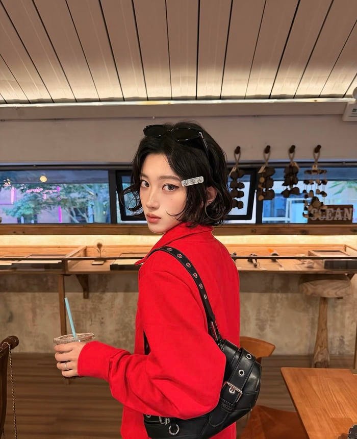 Bức ảnh gái 2k6 phong cách trẻ trung hợp xu hướng hiện nay