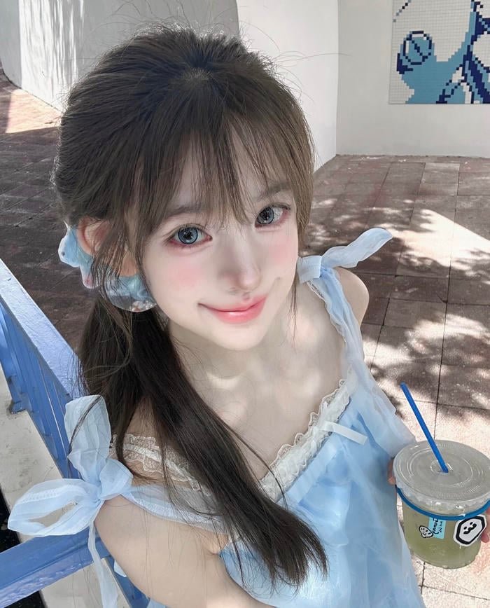 Bức ảnh gái xinh 2k7 ánh sáng tự nhiên làm hình ảnh thêm chân thật