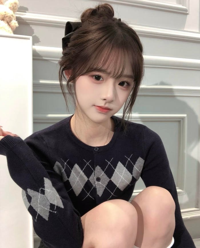 Bức ảnh gái xinh 2k8 biểu cảm đáng yêu phù hợp nội dung trong sáng