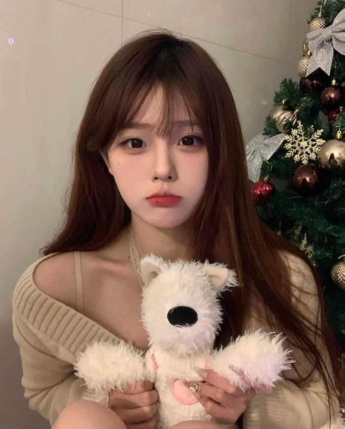 Bức ảnh gái xinh 2k8 gương mặt trẻ trung đúng độ tuổi học sinh