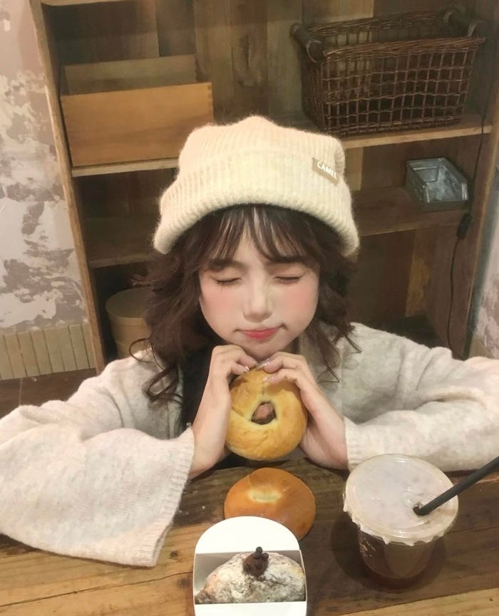 Bức ảnh gái xinh 2k9 biểu cảm vui tươi làm bức ảnh nổi bật