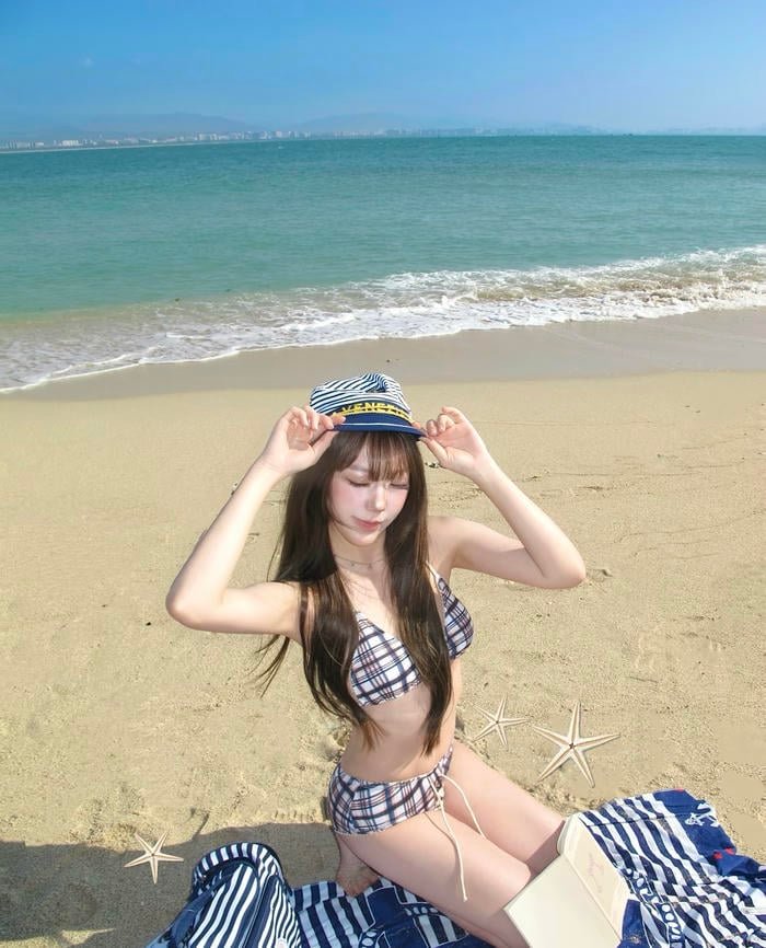Bức ảnh gái xinh Trung Quốc mặc bikini như một kỳ nghỉ ngắn đầy nắng