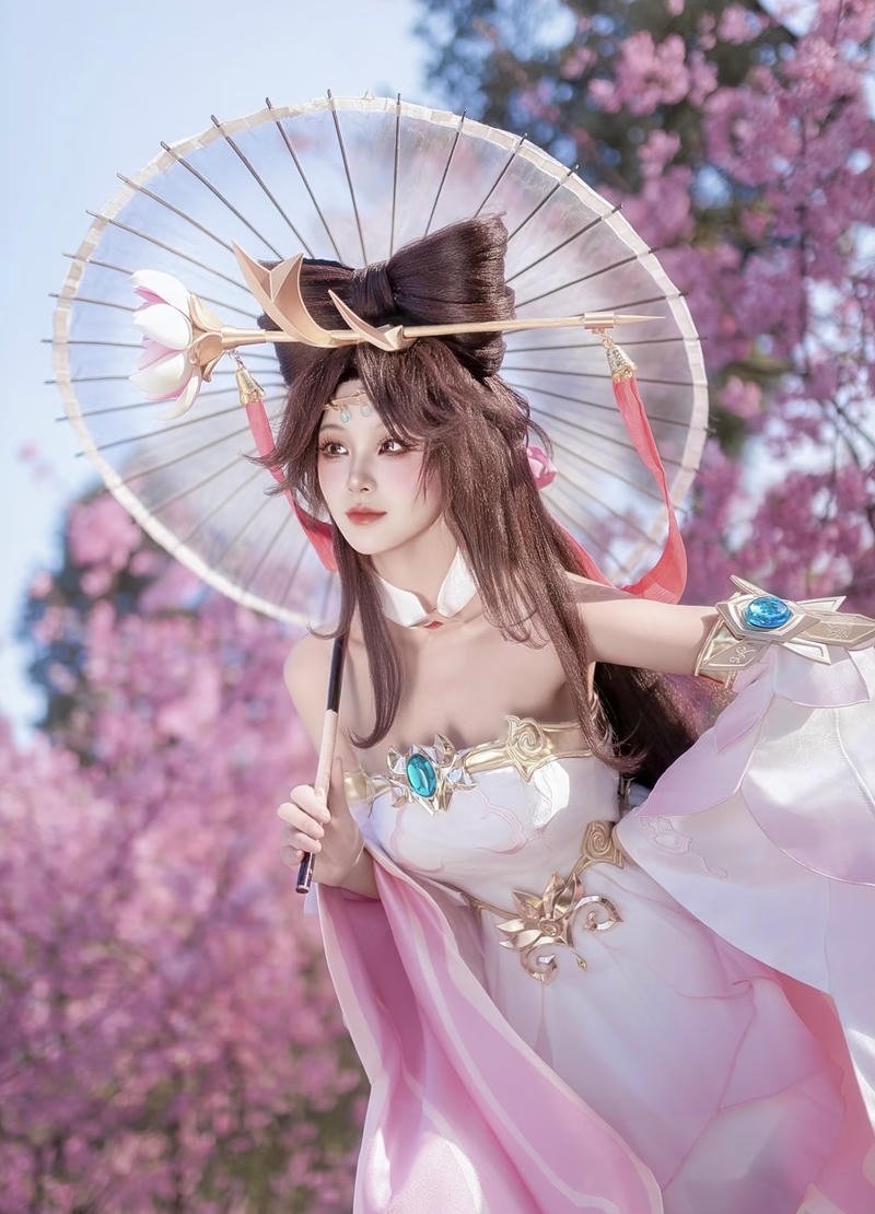 Bức cosplay Điêu Thuyền toát lên ánh mắt e lệ