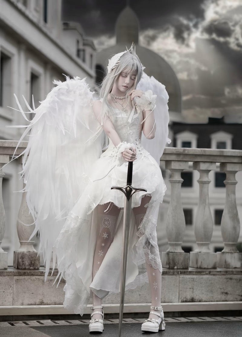 Bức cosplay thiên thần với ánh mắt hiền dịu