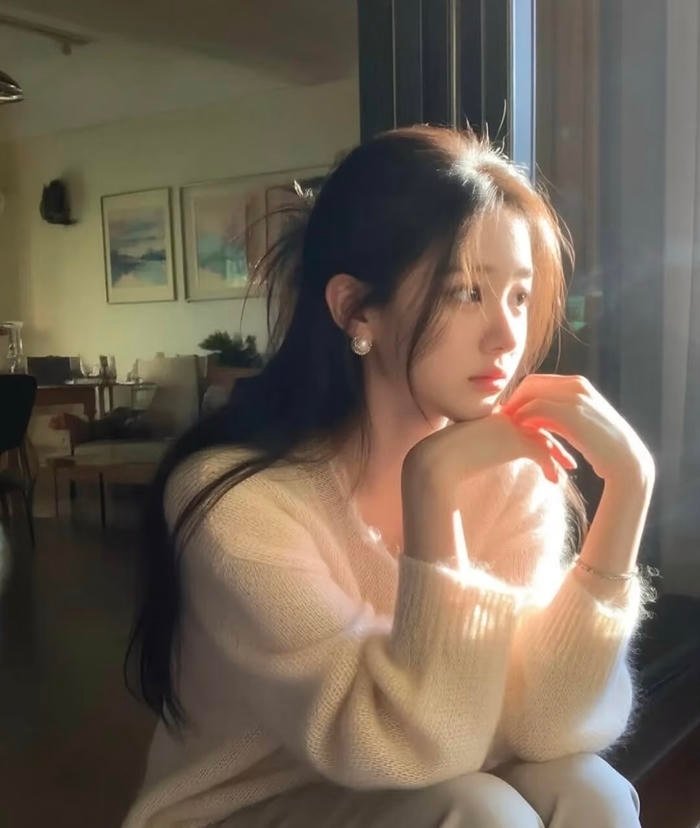 Bức hình gái xinh 2k11 vẻ ngoài thanh nhã phù hợp không khí đời thường