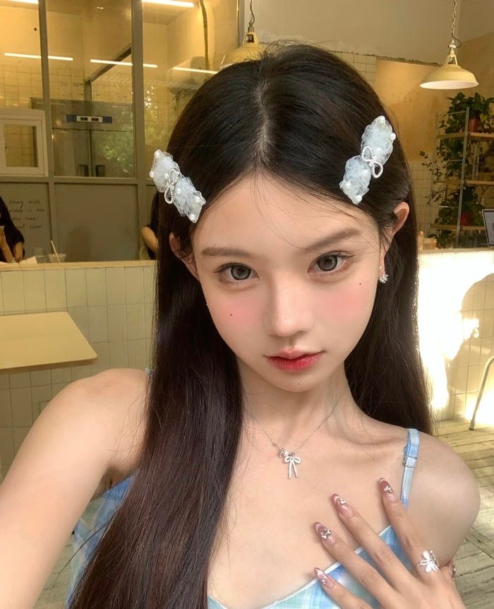 Bức hình gái xinh 2k7 ghi lại phút giây thư giãn sau giờ học