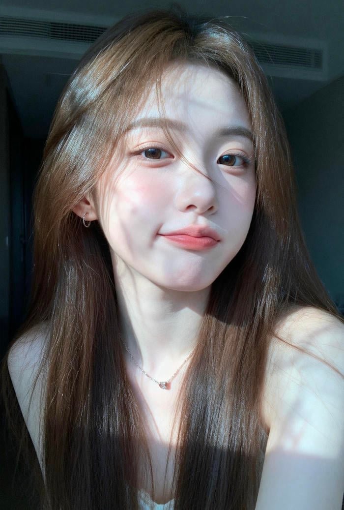 Bức hình gái xinh 2k8 biểu cảm hồn nhiên tạo cảm giác gần gũi