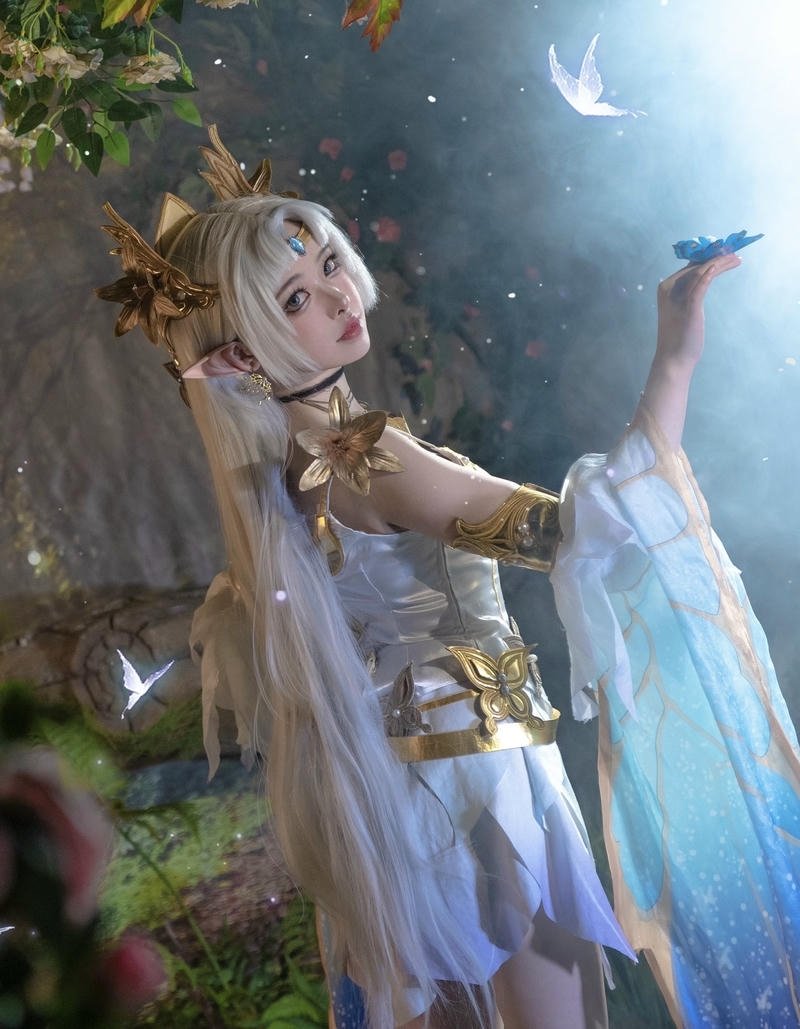 Điêu Thuyền cosplay dáng đứng thanh nhã