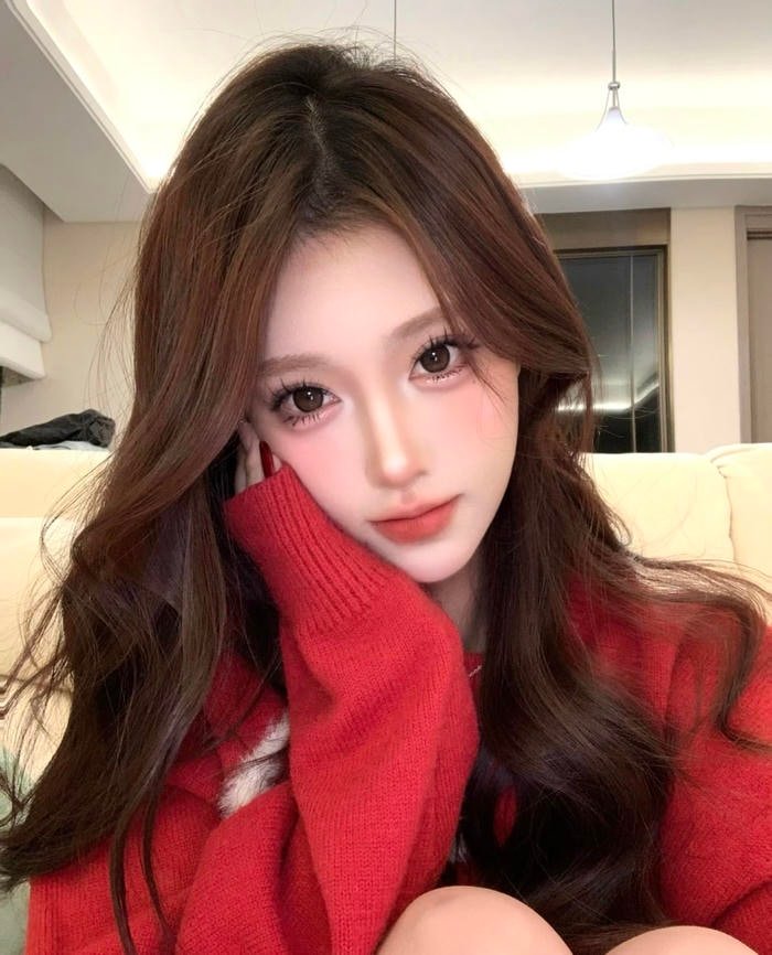 Gái xinh 2k10 có biểu cảm hồn nhiên rất cuốn