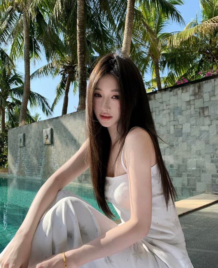 Gái xinh 2k10 có biểu cảm ngọt ngào đúng tuổi học sinh