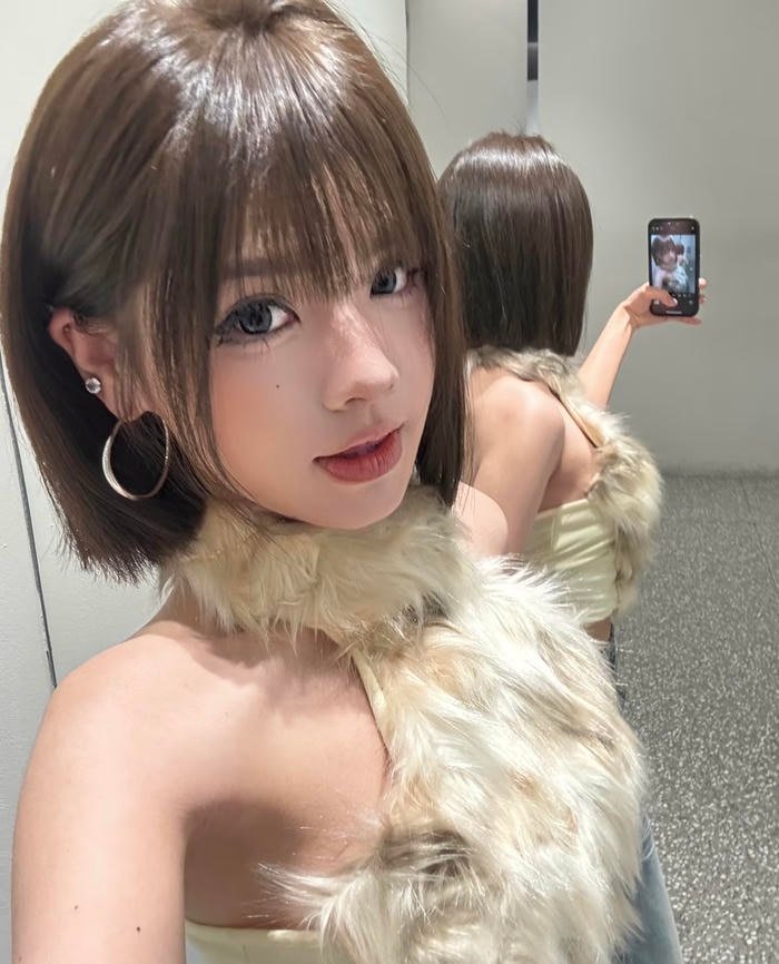 Gái xinh 2k10 có nụ cười ngọt ngào đúng tuổi