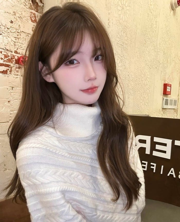 Gái xinh 2k10 cười mỉm tạo cảm giác dễ gần