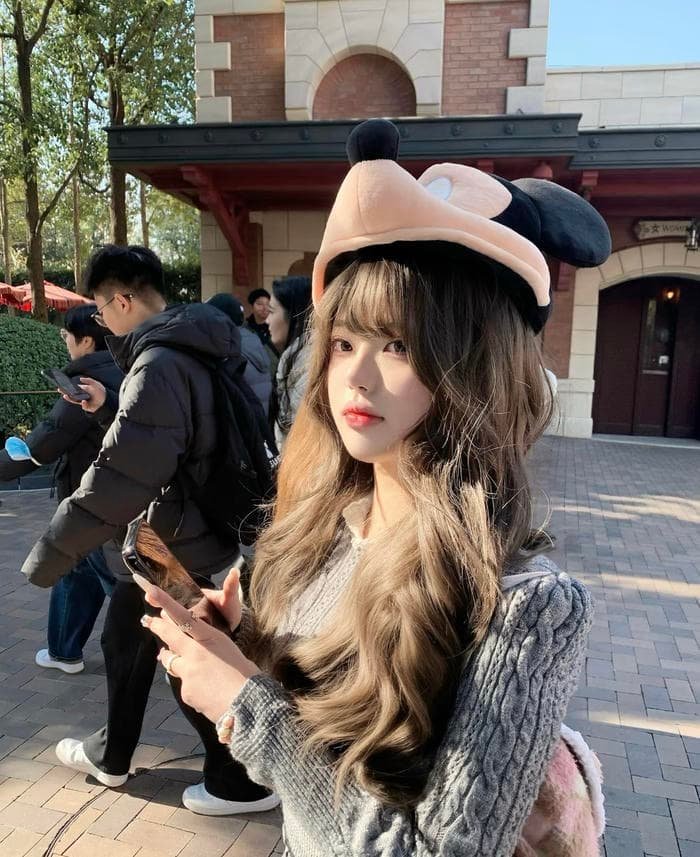 Gái xinh 2k10 cười tít mắt tạo cảm giác rất dễ thương