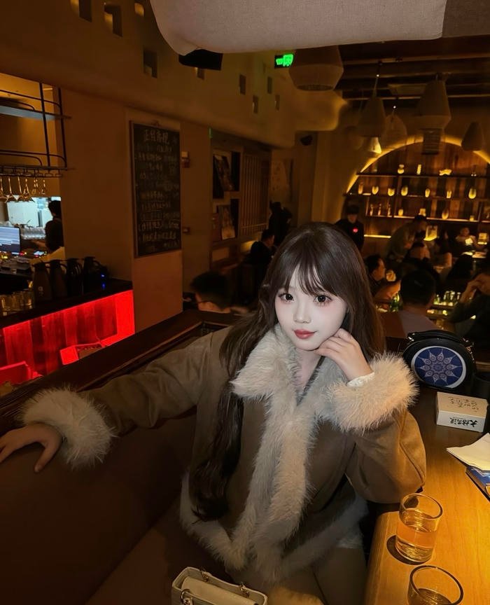 Gái xinh 2k10 mang vẻ hồn nhiên rất tự nhiên