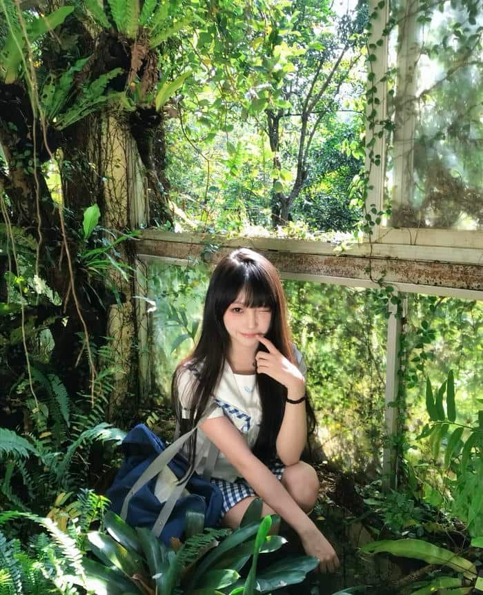 Gái xinh 2k10 với nụ cười ngây ngô đầy đáng yêu