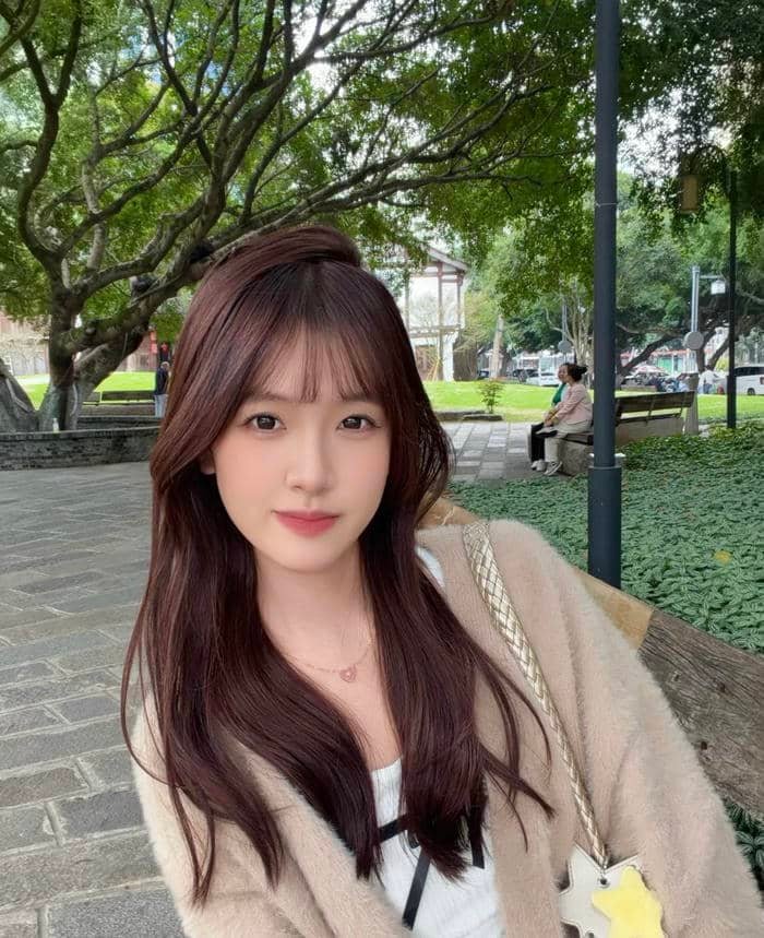 Gái xinh 2k4 cảm nhận về nét đẹp đang độ phát triển