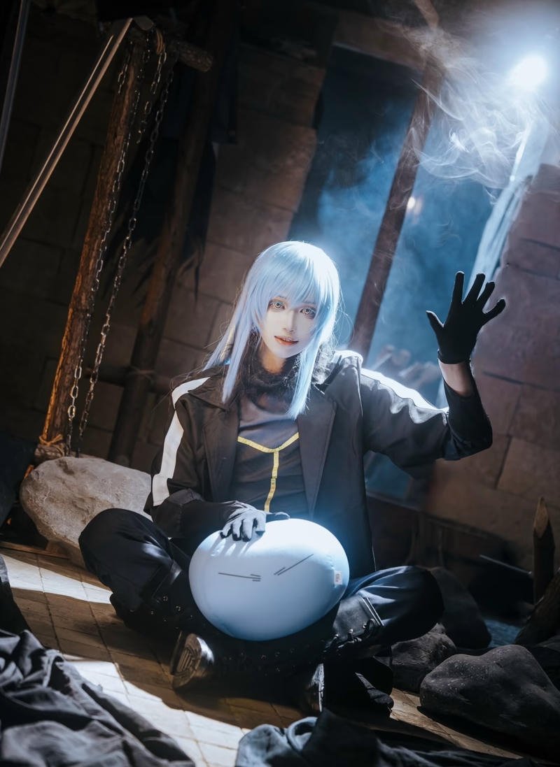 Hình Rimuru cosplay mang dáng vẻ trung tính đáng mến
