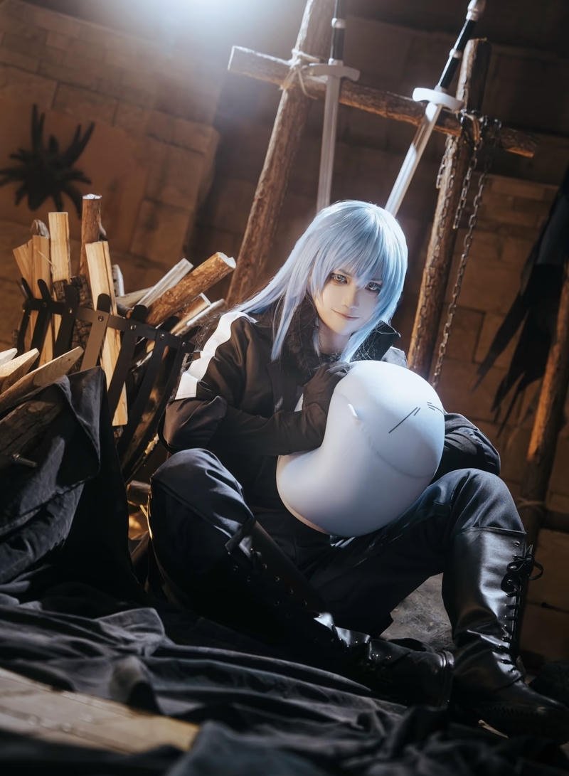 Hình Rimuru cosplay mang vẻ năng động linh hoạt