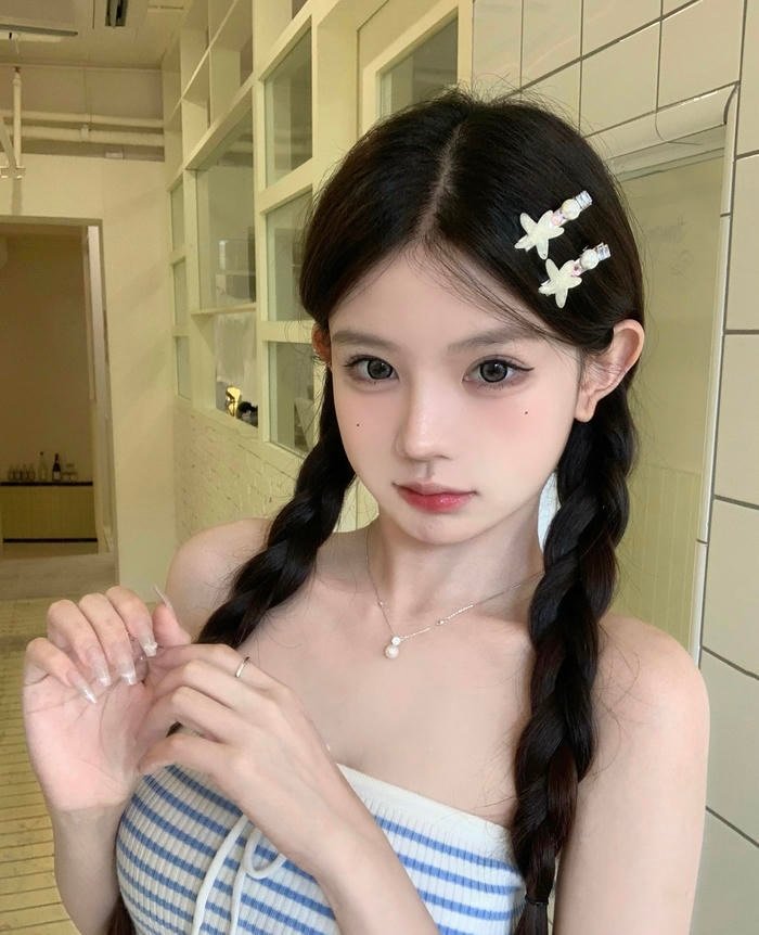 Hình ảnh gái 2k6 ghi lại khoảnh khắc sinh hoạt hằng ngày rất tự nhiên