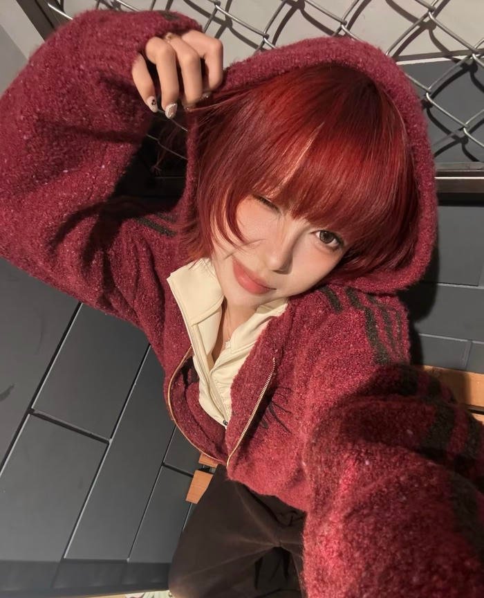 Hình ảnh gái 2k6 thể hiện sự hồn nhiên của lứa tuổi mới