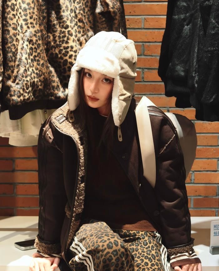 Hình ảnh gái 2k6 trong trang phục casual phù hợp hằng ngày