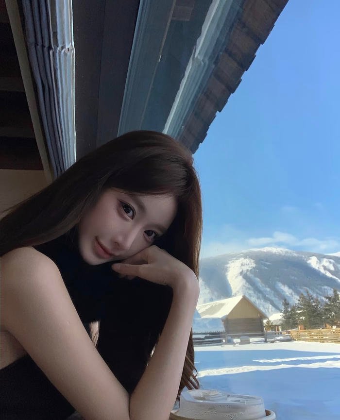 Hình ảnh gái xinh 2k phong cách dễ thương tươi sáng