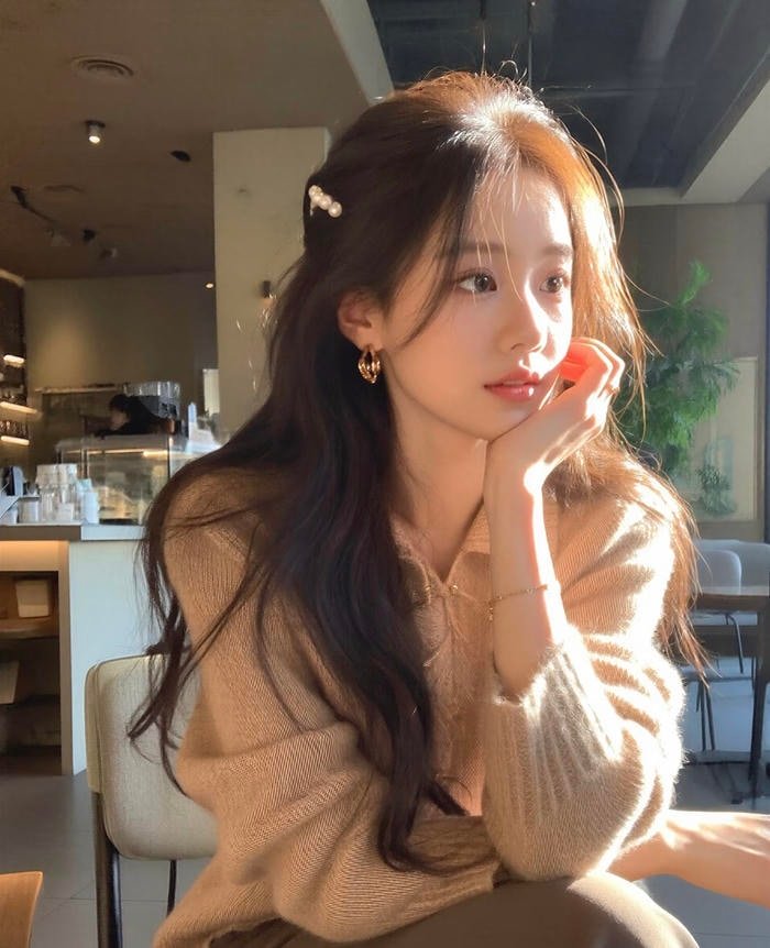 Hình ảnh gái xinh 2k phong cách hiện đại cuốn hút