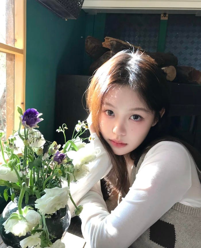 Hình ảnh gái xinh 2k phong cách thanh lịch trẻ trung