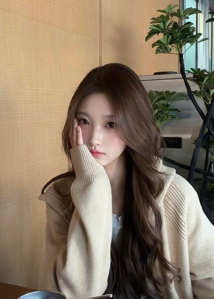 Hình ảnh gái xinh 2k phong cách tươi sáng năng động