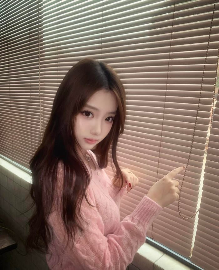 Hình ảnh gái xinh 2k10 cười rạng rỡ làm sáng bức ảnh