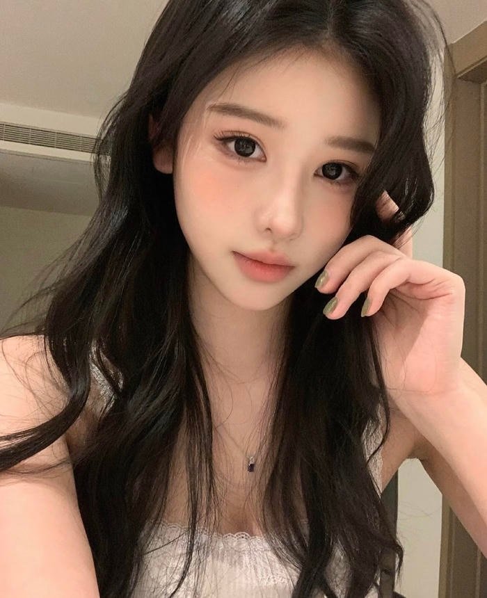 Hình ảnh gái xinh 2k2 gương mặt thanh tú ánh nhìn