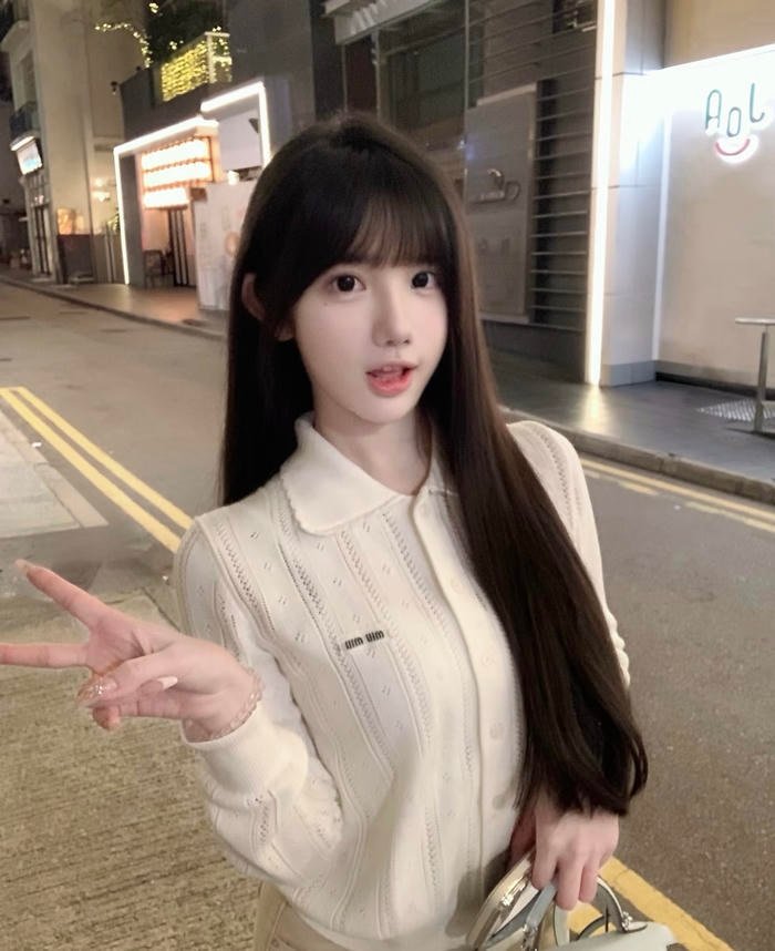 Hình ảnh gái xinh 2k2 phong cách trẻ trung năng động