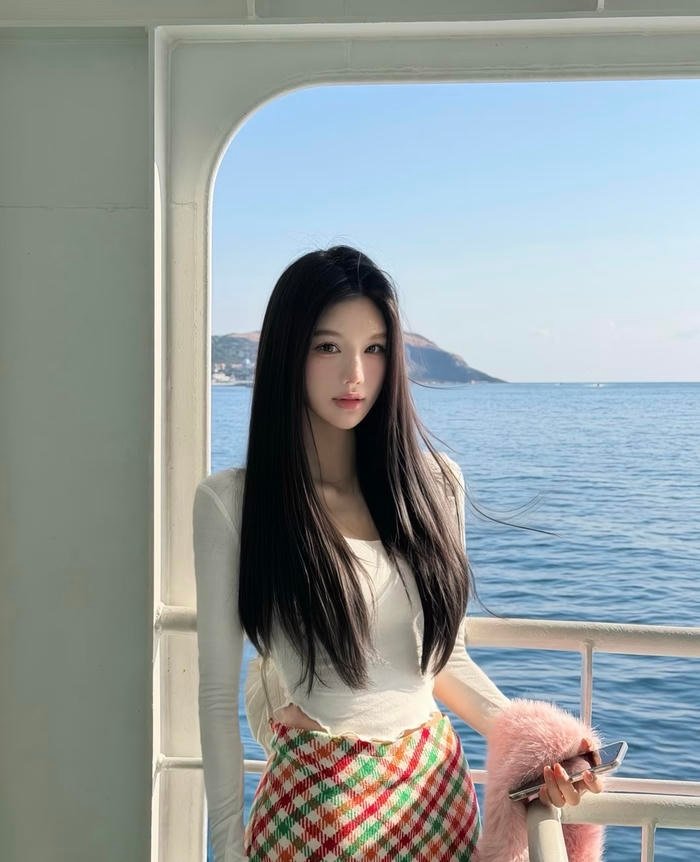 Hình ảnh gái xinh 2k2 phong thái duyên dáng khi chụp