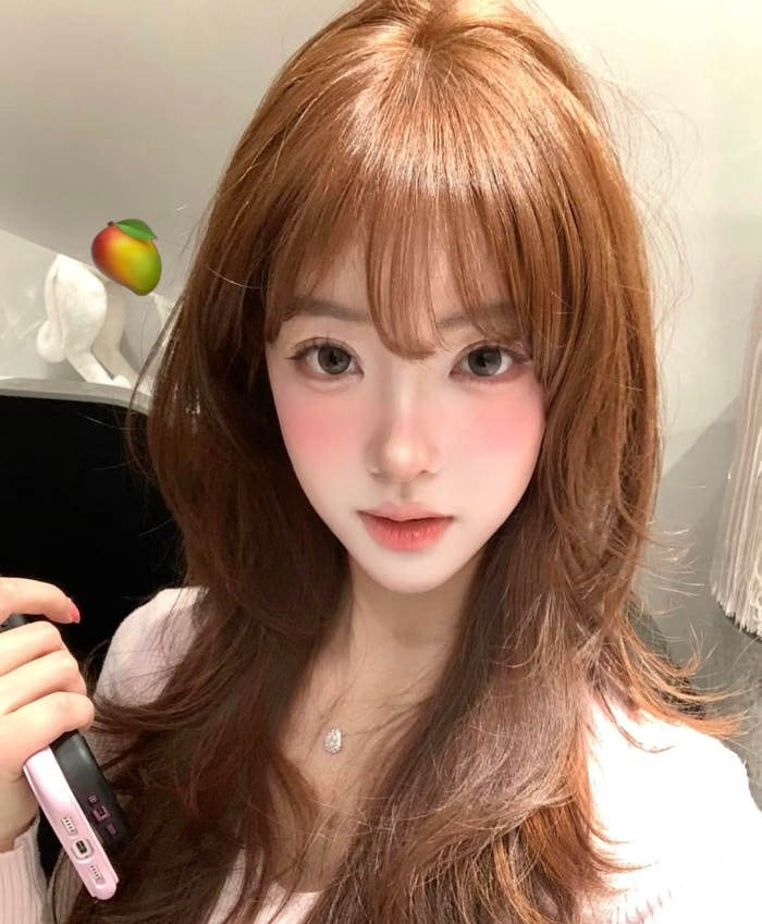 Hình ảnh gái xinh 2k2 phong thái nổi bật khi pose