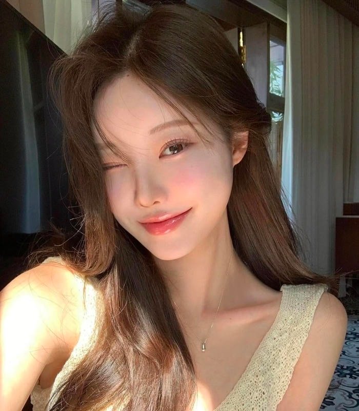 Hình ảnh gái xinh 2k4 nét đẹp ở giai đoạn rực rỡ