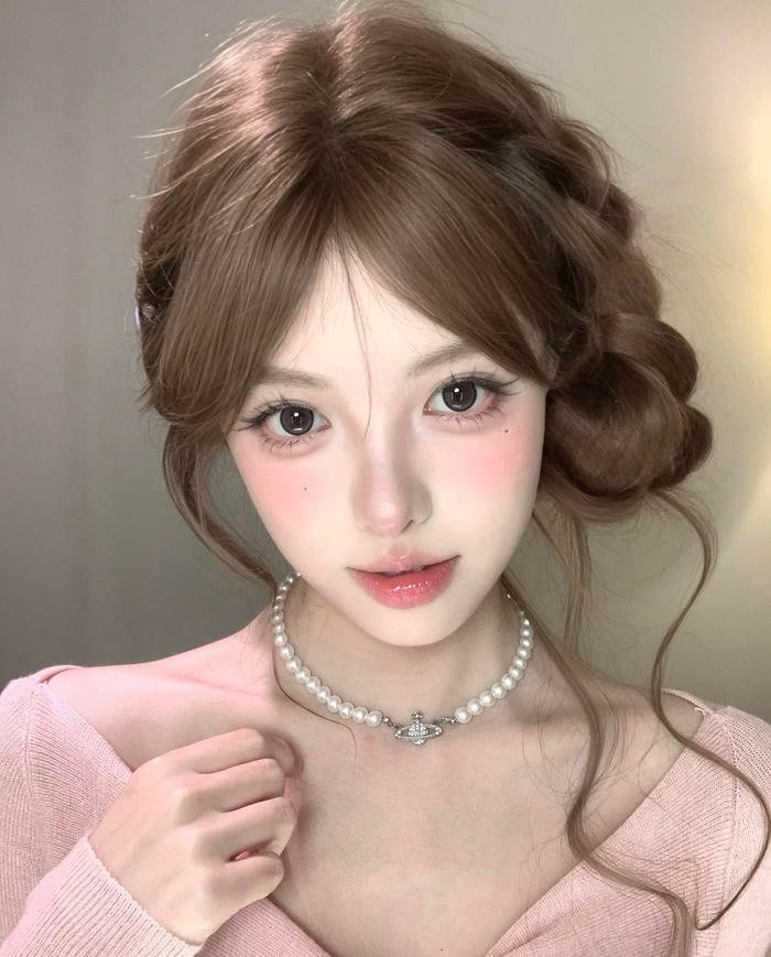 Hình ảnh gái xinh 2k7 bối cảnh đơn giản giúp nhân vật nổi bật