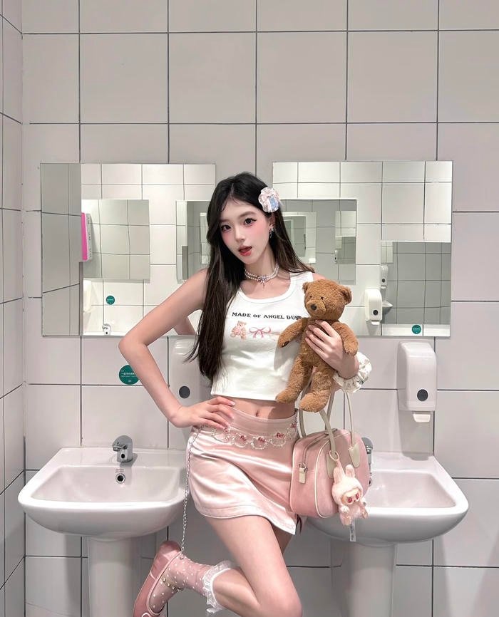 Hình ảnh gái xinh 2k8 nụ cười ngọt ngào làm hình ảnh thêm thiện cảm