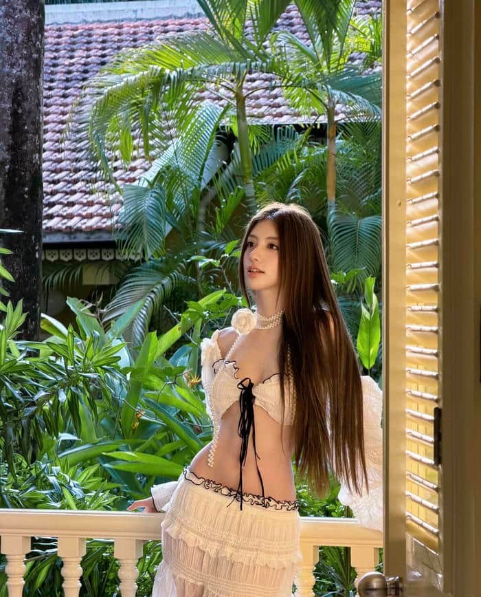 Hình ảnh gái xinh 2k9 nụ cười hồn nhiên làm người xem thấy vui