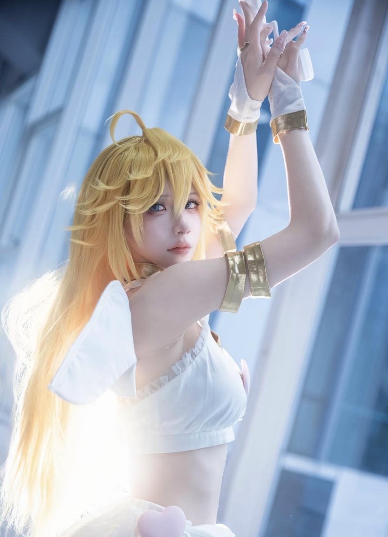 Hình cosplay thiên thần mang vẻ thanh khiết bay bổng
