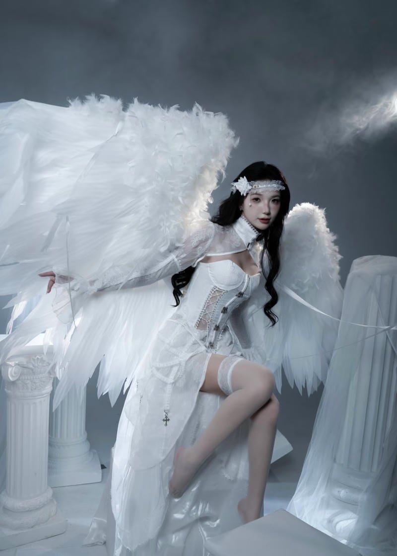 Hình cosplay thiên thần mang vẻ tỏa sáng dịu dàng