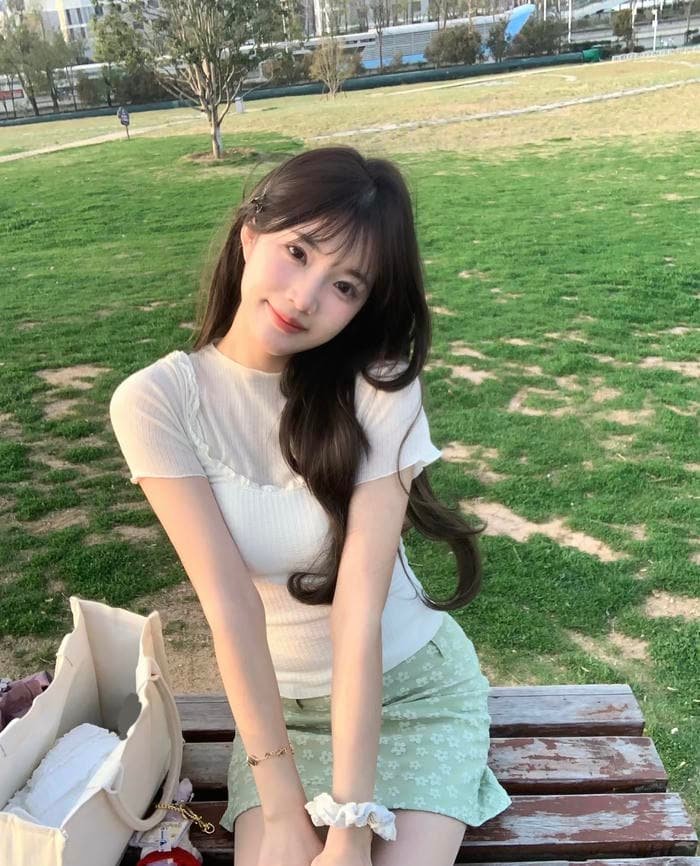 Hình gái 2k6 phong cách cá nhân đơn giản nhưng rõ ràng