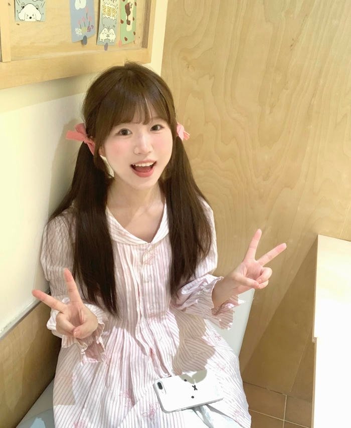 Hình gái 2k6 với trang phục giản dị thể hiện cá tính riêng